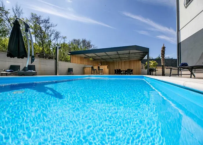 House George With Heated Pool Casa vacanze