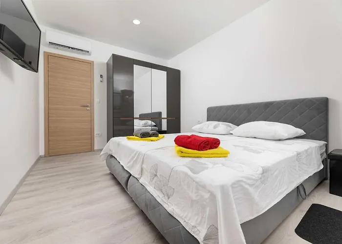 Σπίτι διακοπών House George With Heated Pool