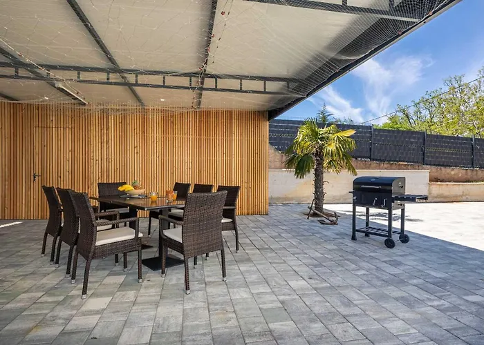 House George With Heated Pool Σπίτι διακοπών Županje