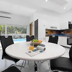 House George With Heated Pool