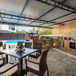 House George With Heated Pool Županje