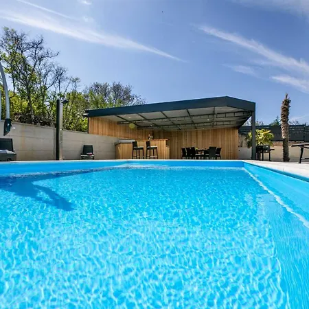 House George With Heated Pool Vakantiehuis