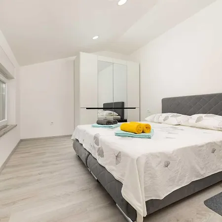 House George With Heated Pool Vakantiehuis