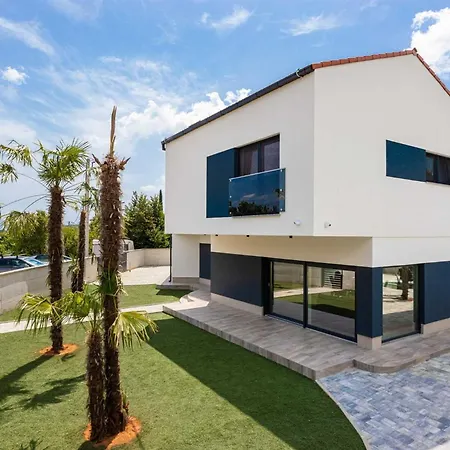 House George With Heated Pool * Županje