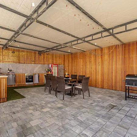House George With Heated Pool Ferienhaus Županje