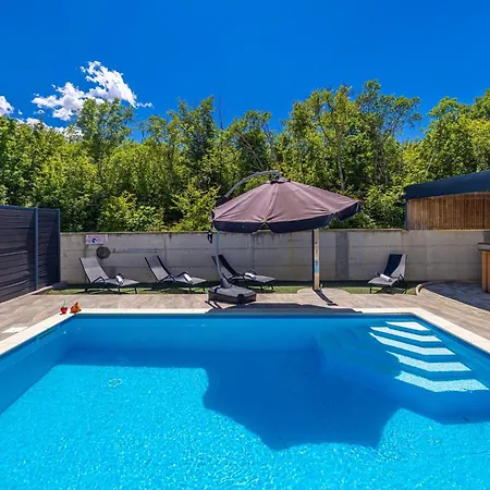 House George With Heated Pool Županje